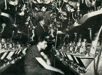 Engine room of a British submarine, World War II by Unbekannt