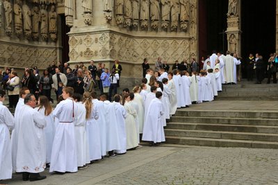 Entrance Procession, Episcopal Ordination, Amiens Cathedral by Unbekannt