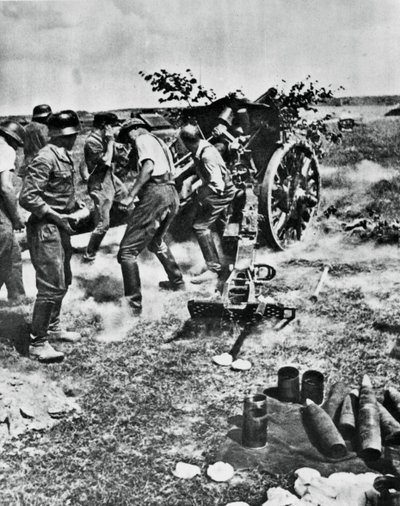 German Artillery in Action on the Eastern Front by Unbekannt