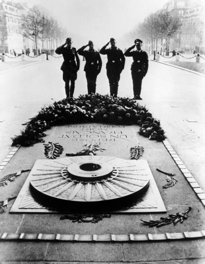 German Soldiers Saluting the Tomb of the Unknown Soldier, Paris by Unbekannt