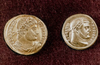 Gold Coins Showing Heads of Roman Emperors Constantine the Great and Diocletian, 4th Century by Unbekannt