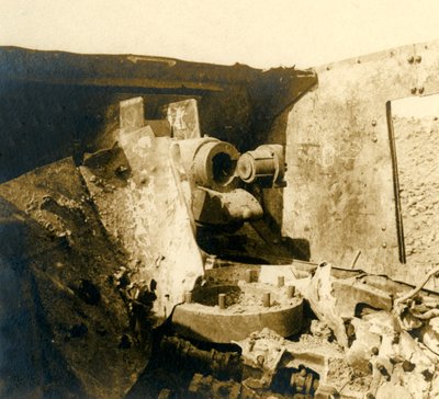 Interior of a Tank Which Has Been Torn Open, c1914-c1918 by Unbekannt