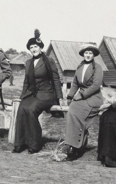 Maria Evgenyevna Golovina, secretary of Rasputin and Julia Alexandrovna Den by Unbekannt