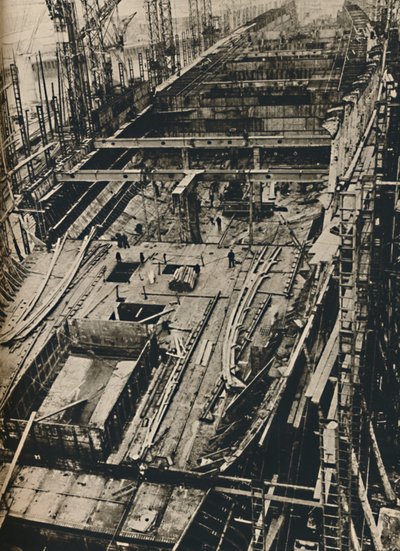 More than 1,000 Feet Long. Shell of Queen Mary in early days of construction by Unbekannt