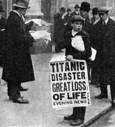 Newspaper boy with news of the Titanic disaster, 14 April 1912 by Unbekannt