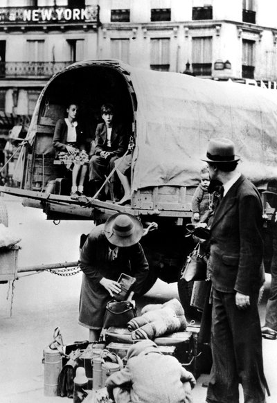 Refugees Returning Home, Paris, July 1940 by Unbekannt