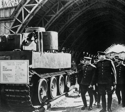 Russian Generals Inspecting an Exposition of Captured German Armaments, Russia, 1943 by Unbekannt