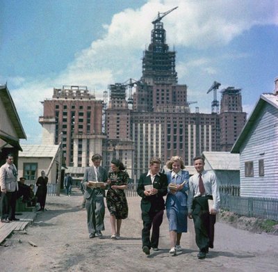 The construction of the main building of Moscow State University on Lenin Hills by Unbekannt