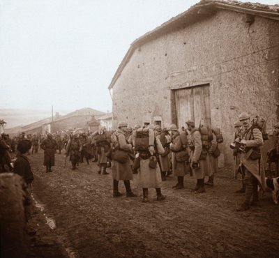 Troops with packs on backs, Somme, northern France by Unbekannt