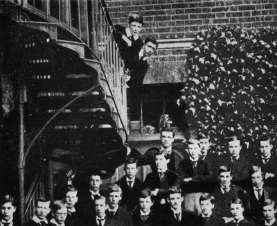 Winston climbing a staircase, while the class pose, c1889 by Unbekannt