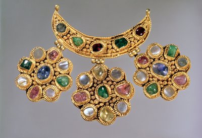 Crescent Shaped Necklace with Pendants Set with Semi-Precious Stones, Moscow, Late 14th or Early 15th Century by Unbekannt Unbekannt