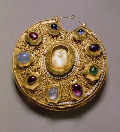 Kolt medallion, gold set with pearls and jewels, cloisonne, enamel, filigree and granulation decoration, Ryazan, 12th century by Unbekannt Unbekannt