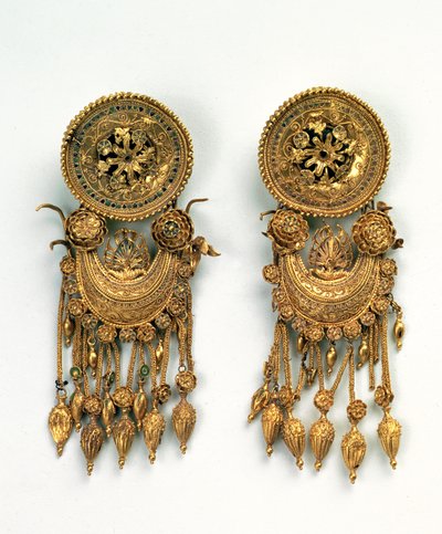 Attican earrings decorated with filigree granulation and enamel, from the Bosporan Kingdom, first half of the 4th century BC by Unbekannt