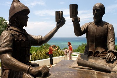 Monument Called Sanduguan or Blood Ritual Where a Toast with Blood is Staged Between the Spanish Conquistador Miguel López de Legazpi and the Sikatuna Filipino Formalizing the First Peace Agreement. Bool, Bohol, 2019 by Unbekannt