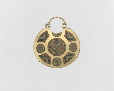 Temple Pendant with Two Birds Flanking a Tree of Life by Unbekannt