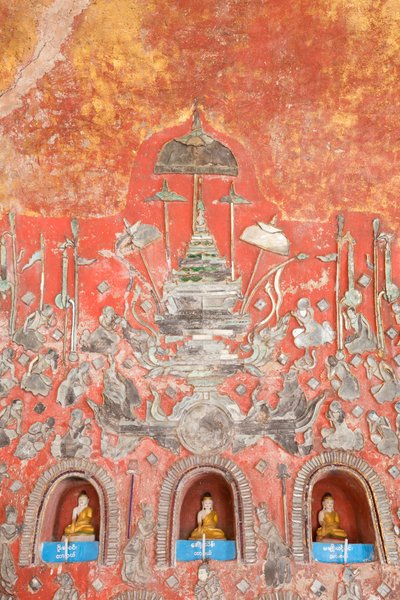 Wall with Small Buddhas and Leaded Glass Figures, Shwe Yaunghwe Kyaung Monastery, Nyaungshwe, Inle Lake, Myanmar by Unbekannter Künstler