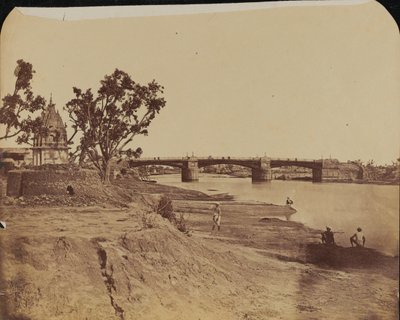 Iron bridge with stone piers, with civilians in the foreground, Gumti River, Lucknow by Unknown photographer