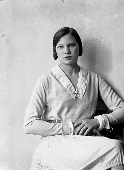 Portrait of Marion Wulz in dress designed by Anita Pittoni, c.1940 by Wanda Wulz