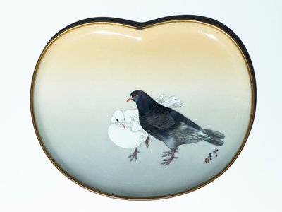 Tray depicting birds by Watanabe and Sosuke Namikawa Seitei