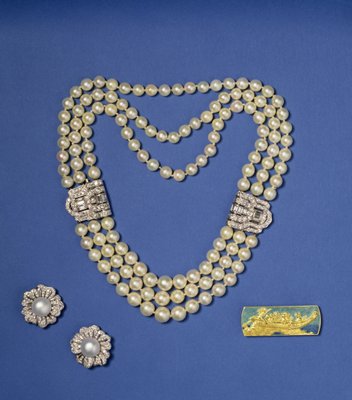 Bouton jewellery top