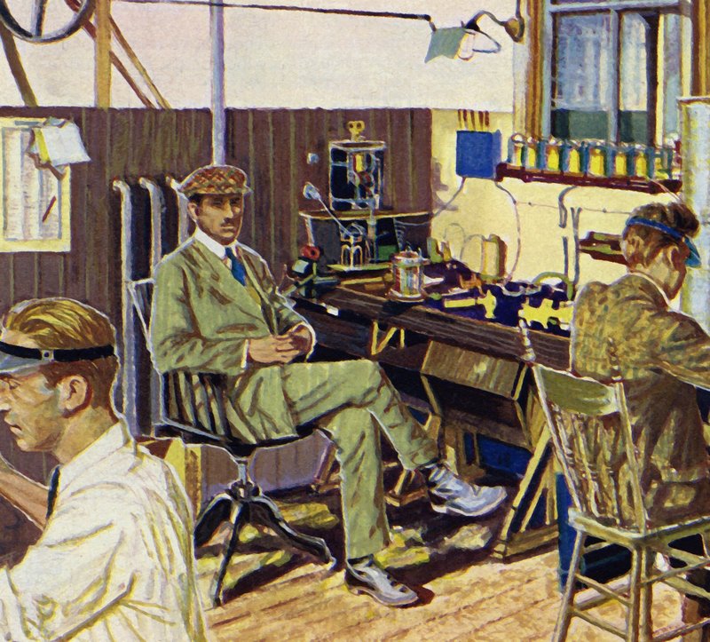 Fred Royce set up a factory to make electrical equipment by English School