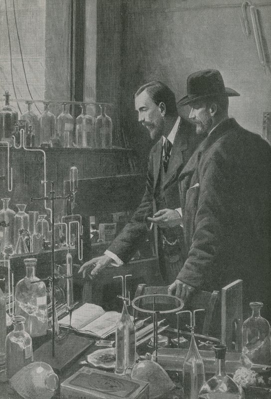 Two Great Experts in Science Confer by English School