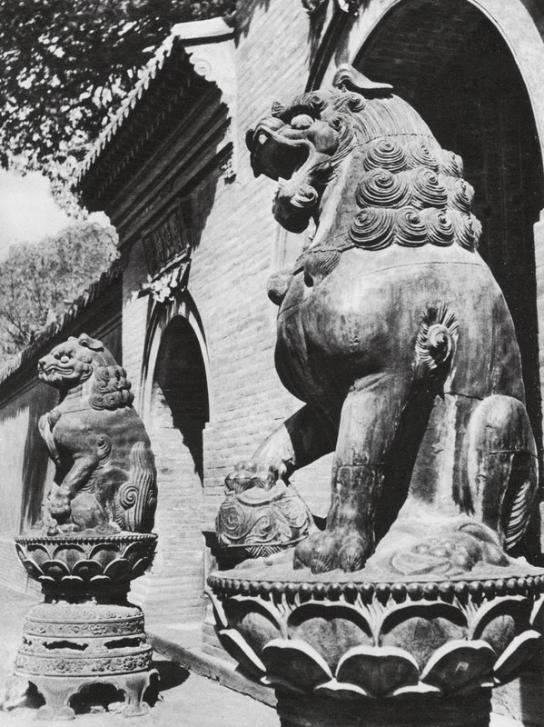 Taiyuanfu, Ta pei sze, Shansi, Bronze lions at the temple entrance by Ernst Boerschmann