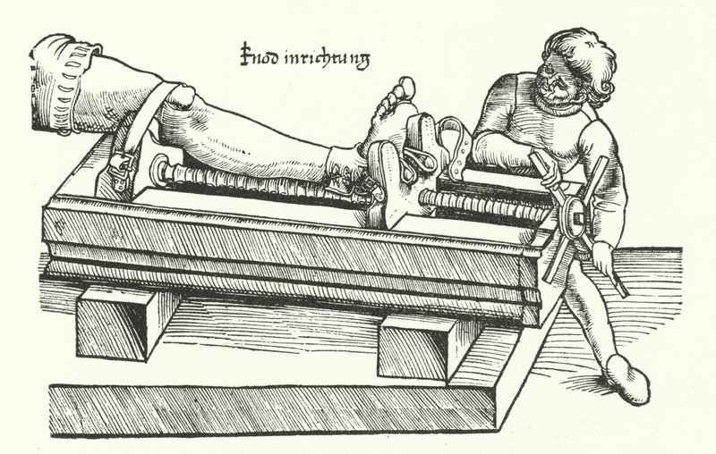Device for straightening a wounded leg by German School
