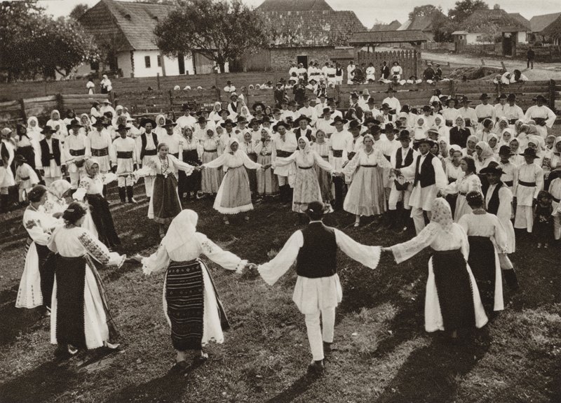 Rusu-Bargaului, Hora by Kurt Hielscher