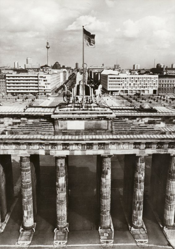 Protected by secure frontiers, the construction of the GDR capital is going on by Photographer German