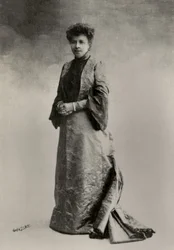 Portrait of French artist Brigitte Daynes Grassot