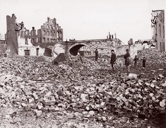 Ruins at End of Richmond and Petersburg Railroad Bridge, Richmond, 1861-65