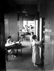 Villa Rosa Maltoni Mussolini: female students tidying up the laundry