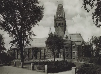Harvard University: Memorial Hall