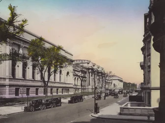 Metropolitan Museum of Art, Fifth Avenue and East 80th Street, New York