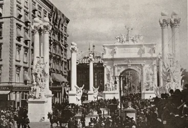 The Dewey Arch in front of the Fifth Avenue Hotel at 23rd St., New York City, celebrating the victory over Spain, 1899