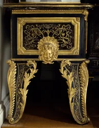 Louis XIV furniture: chest of drawers with metal inlay and acanthus, made by André Boulle