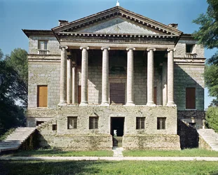 View of the principal facade, built in 1559-60