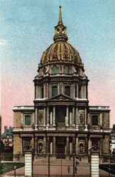 Paris: exterior view of the Dome of the Hotel des Invalides