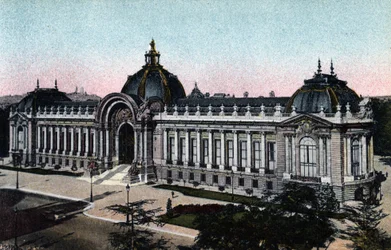 Paris: exterior view of the Petit Palais opened in 1900
