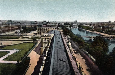 Paris: panorama towards the Louvre. La Seine and Cathedrale Notre Dame, on the right. Photograph of 1920 in Artistic Album of the city of Paris. Private collection.