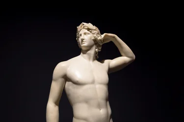 The Ancient Sculpture Apollo Crowning Himself - 1782 - Antonio Canova