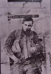 Kelly Gang member Joe Byrne strung up after death, 29 June 1880