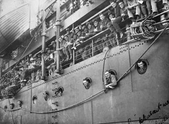 Members of the Australian Flying Corps lining the deck of Troopship Kaiser-I-Hind which was bringing them back to Australia, Adelaide, South Australia, 14 June 1919