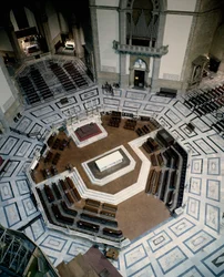 View of the octagonal marble choir made by Baccio Bandinelli inside the Cathedral of Florence