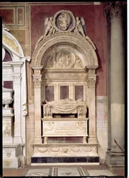 Tomb of Leonardo Bruni (1369-144) 1446-50