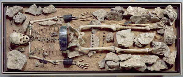 Richly endowed female grave from Molzbach bei Huenfeld