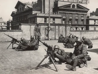 Air-Raid Defence Manoeuvres in Rome During World War II (photo)