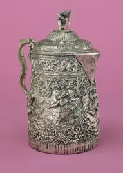 Teapot with a scene depicting a pwe