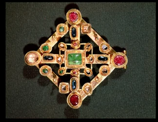 Brooch in the form of a Greek cross